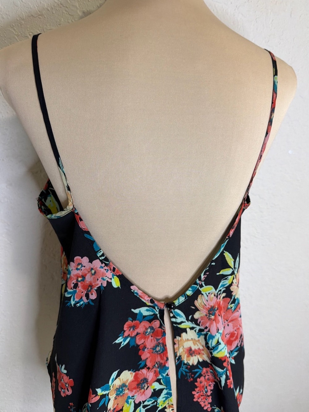 Ambiance Apparel Women’s Floral Open Back Tank/Top Black Size Small - Picture 5 of 7